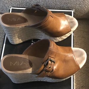 Luggage brown sandals